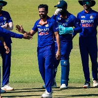 India Opt To Bowl First Against Zimbabwe in 2nd ODI  Deepak Chahar Misses Out