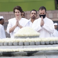 rahul gandhi with his sister and brother in law pays tributes to his father rajiv gandhi