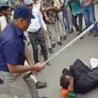 Bihar job aspirant holding national flag dragged and beaten up by IAS officer