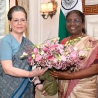 Sonia Gandhi meets Droupadi Murmu