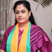 Vijayashanti takes exception to Kavitha filing defamation suit against BJP leaders