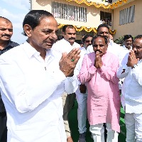 రంగారెడ్డి జిల్లా కొంగ‌ర‌క‌లాన్‌లో నూతనంగా నిర్మించిన కలెక్టరేట్ కార్యాలయ సముదాయ భవనాలను ముఖ్యమంత్రి కె.చంద్రశేఖర్ రావు గారు ప్రారంభించారు