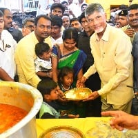 chandrababu serves food in anna canteen at kuppam