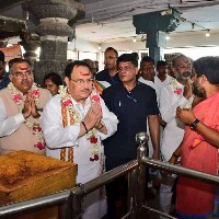 JP Nadda and Kishan Reddy offers prayers at Warangal Bhadrakali Temple