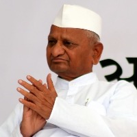 Anna hazare fires on Arvind kejriwal on liquor policy
