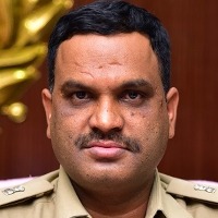 Anantapur police files case against district SP Fakkeerappa