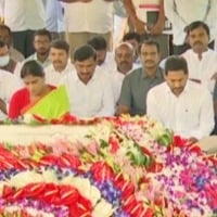 Jagan and Sharmila pays tributes to YSR on his death anniversary