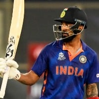 If you arent in form and not scoring runs Gavaskar warning to KL Rahul suggests replacement for T20 World Cup
