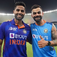 Virat Kohli enjoys day off by playing beach volleyball with India teammates in Dubai