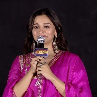 Alia bhatt sings Bramhastram song in live event