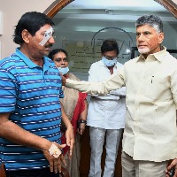 Chandrababu visits Chennupati Gandhi at LV Prasad Eye Hospital