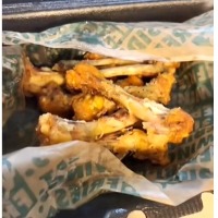 Man orders chicken wings gets bones and a note instead