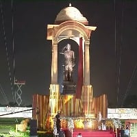pm modi unviels netaji statue in delhi