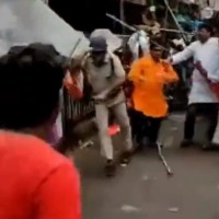 congress shares a video which shows bjp cadre attacking a police