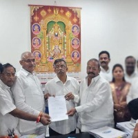 YCP leader Kolagatla Veerabhadra Swamy files nomination for Deputy Speaker election