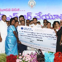 Sea of people welcome crowd puller  AP CM YS Jagan in Chandrababu Naidu's home turf in Kuppam 