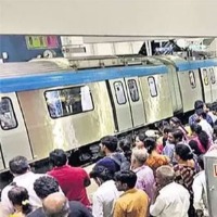 over 3 lakh passengers journey in hyderabad metro yesterday itself