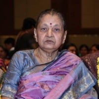 Mahesh Babu did last rites to his mother Indira Devi