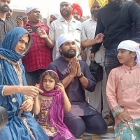 allu arjun visits golden temple in amritsar with his family