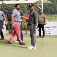 ms dhoni spotted in golf course