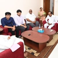 cm kcr visits captain lakshmikantha rao in warangal