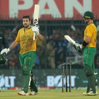 Rossouw lighting hundred drives SA for a mammoth score 