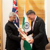 Jai Shankar gifts Kohli signed bat to Australia deputy prime minister