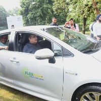 union minister nitin gadkari unveils toyota corolla altis which will run with ethanol