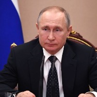 Putin warns NATO 