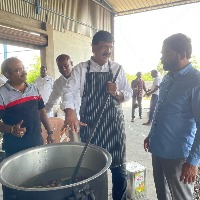 trs mla mynampalli hanmantha rao prepares food for election meeting cadre
