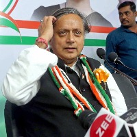 Violation of polling norms, alleges Tharoor camp