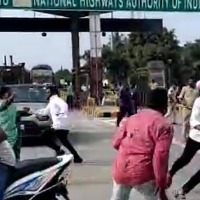 tamilanadu law students attacked toll plaza staff at sv puram