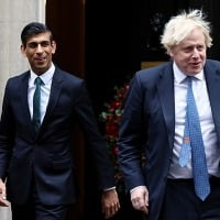 Boris Johnson and Rishi Sunak meet for talks as UK PM race heats up