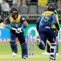 Sri Lanka set Aussies 158 runs target
