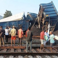 People flee as engine drags wagon of derailed goods train at high speed in Bihar Here is the video