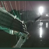 Cable bridge in Gujarat collapsed and 32 people died 