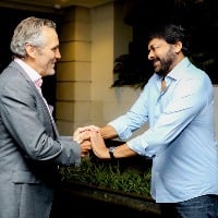 Chiranjeevi treats British Deputy High Commissioner to Telugu delicacies