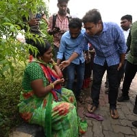 ktr stops on on road and gives lift to road accident couple in his convoy