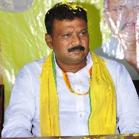 Tenali Sravan Kumar fires on YCP leaders over Ippatam issue
