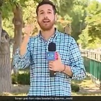 Parrot Steals Chilean Reporter Earphone During Broadcast About Theft