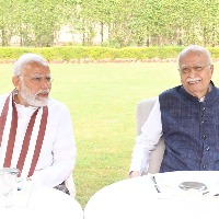PM Modi, Rajnath visit L.K. Advani on 95th b'day