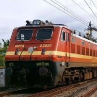 9 Trains Cancelled due to good Rail Derailed in Rajahmundry