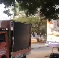 Congress truck pulls BJP vehicle in Gujarat