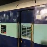 Child falls off train, father jumps out to save her; both die