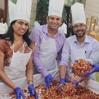 ‘Tis the Season for Cake Mixing at Novotel Hyderabad Airport