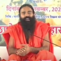 'Women look good even without clothes', says Ramdev