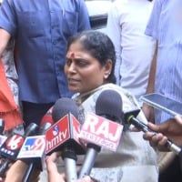 YS Vijayamma talks to media after police house arrest 