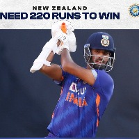  India fold up for 219 in third odi