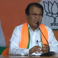 Former minister Ravindra Naik slams CM KCR