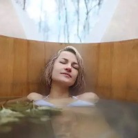 US based doctor shares how skin can suffer due to a steamy bath